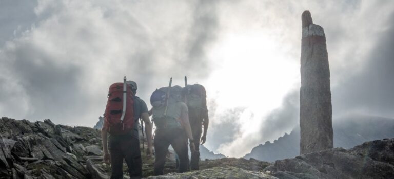 Unterwegs im Hochgebirge – Kamera und Seil im Rucksack